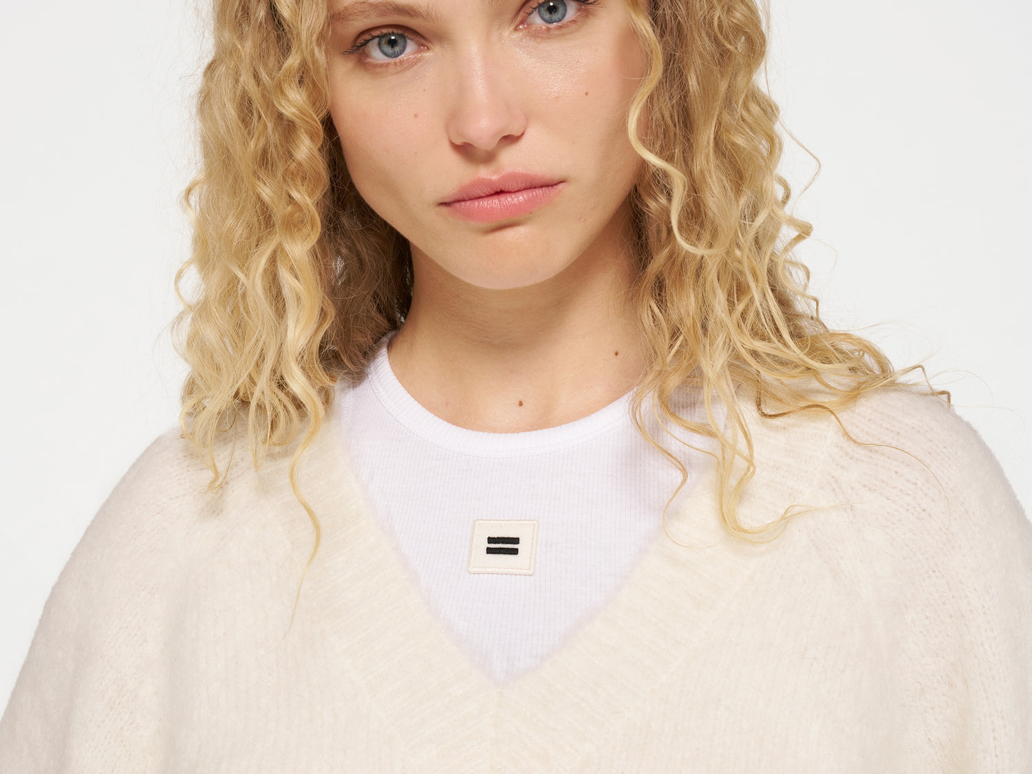 cropped v-neck sweater knit | light natural