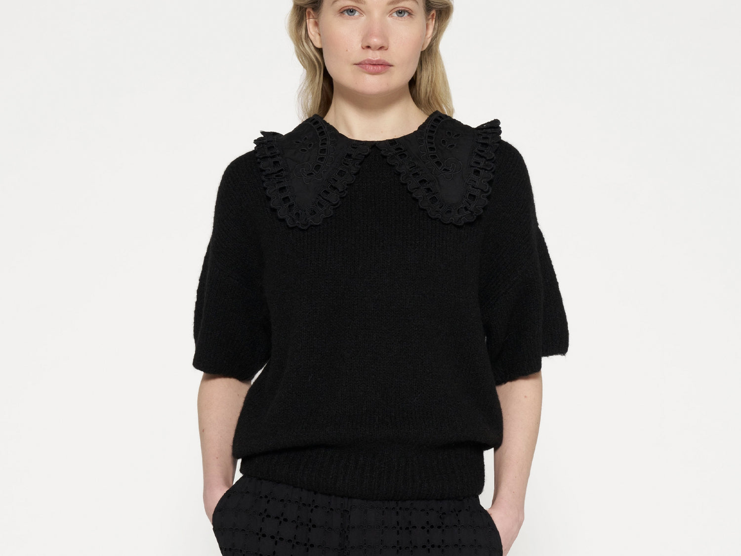 short sleeve ruffle knit sweater | black