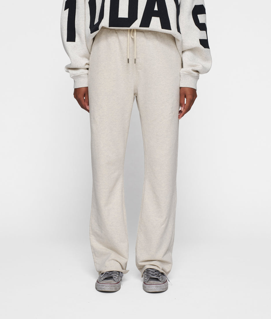 THE STRAIGHT JOGGER | soft white melee