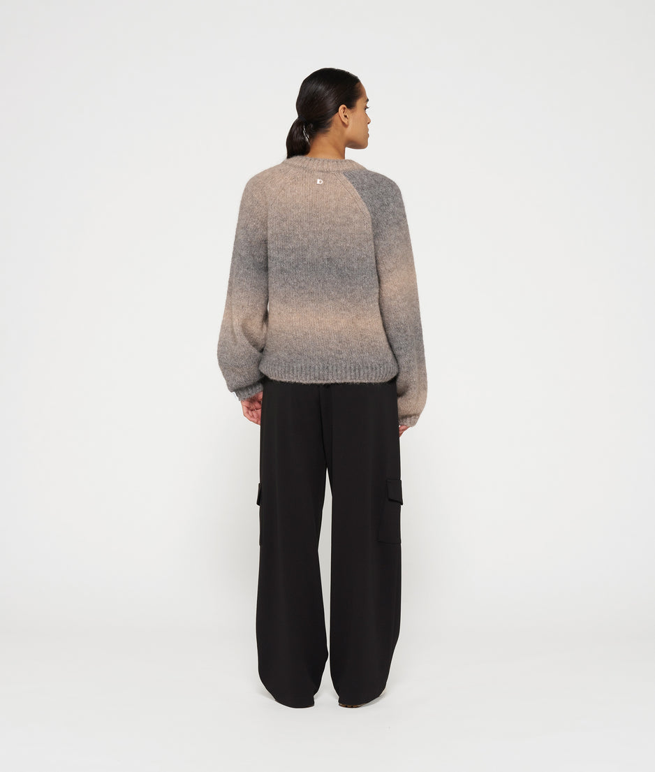 v-neck sweater gradient knit | antra melee