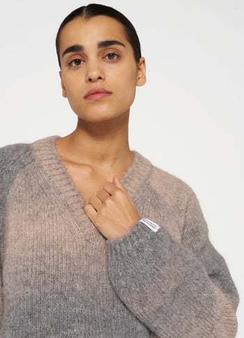 v-neck sweater gradient knit | antra melee