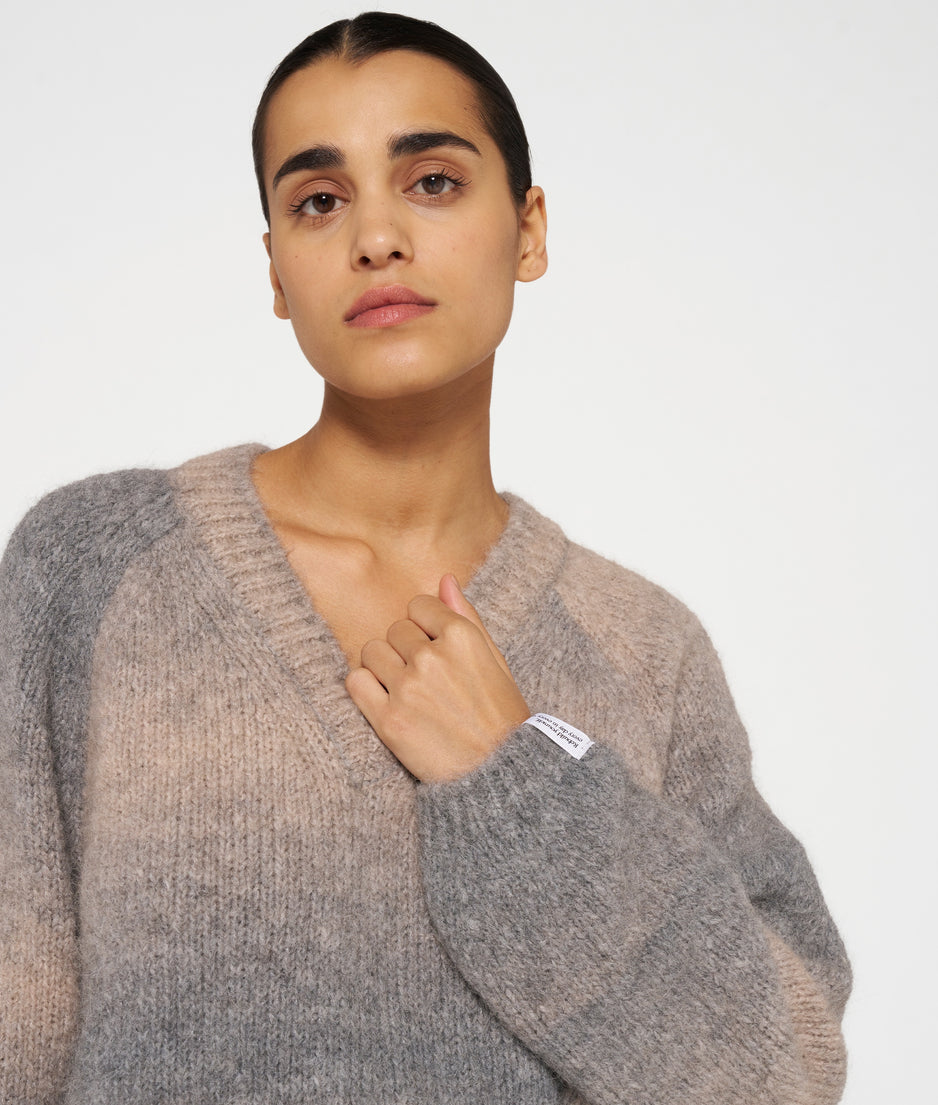 v-neck sweater gradient knit | antra melee