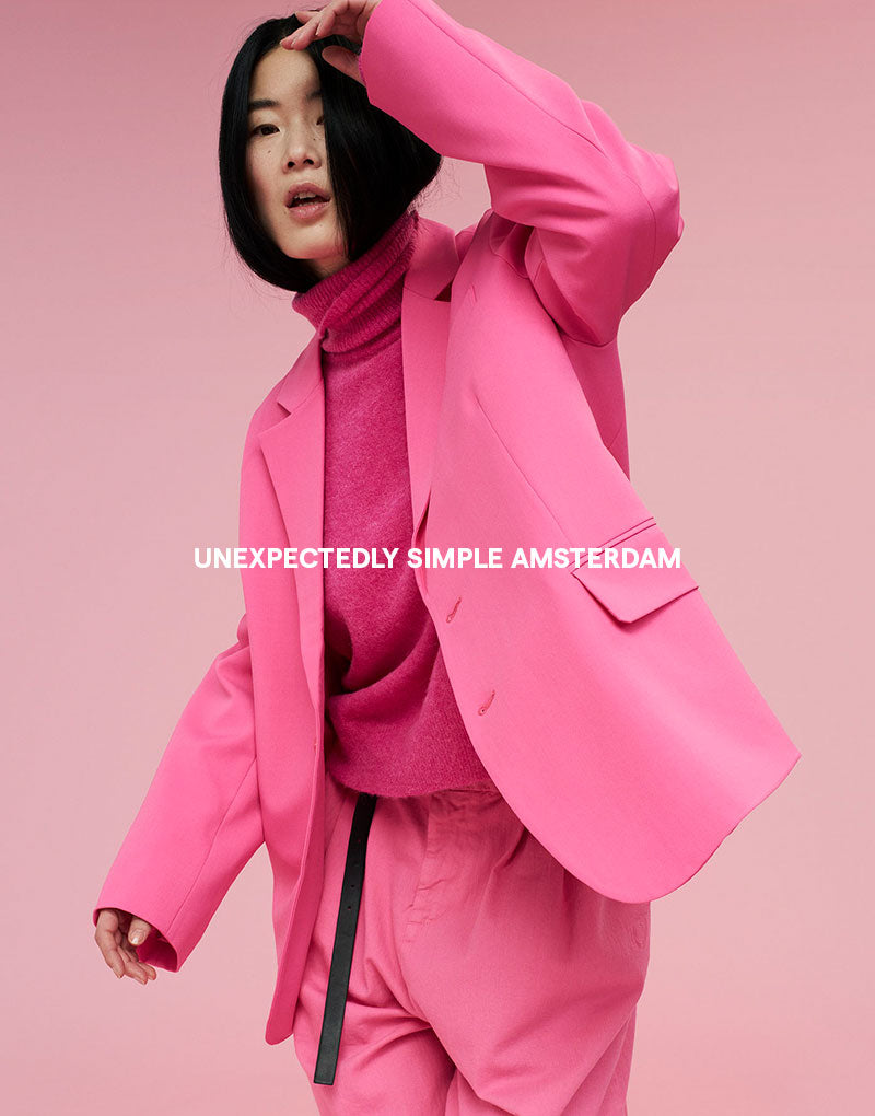 Tonal pink look with blazer, matching trousers and pink turtleneck knit jumper. Power suiting in pink!